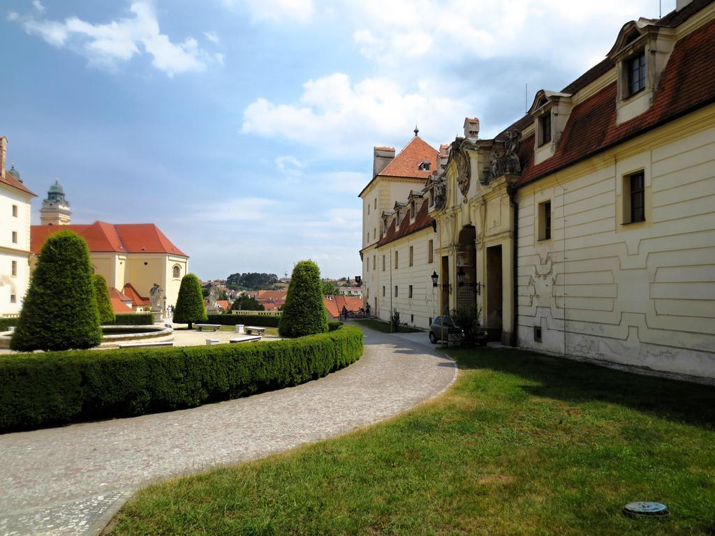 Hotel Hubertus Valtice Exterior foto